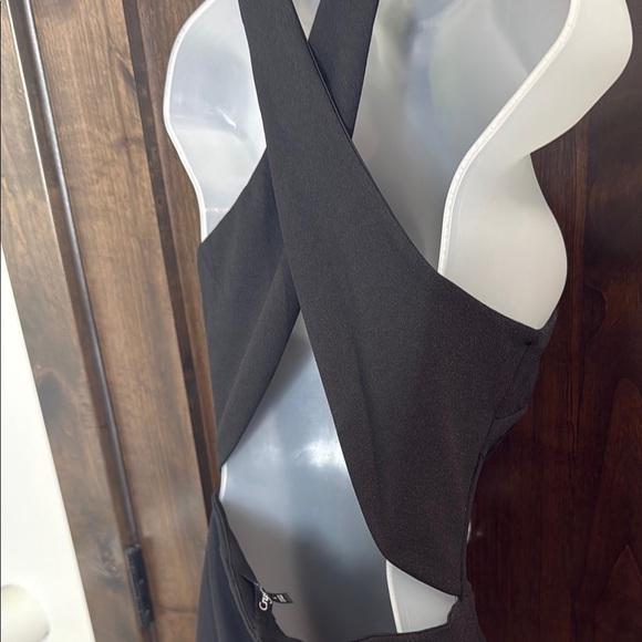 Chic Black V-Neck Romper open cross cross back Women’s Size L - Picture 8 of 8